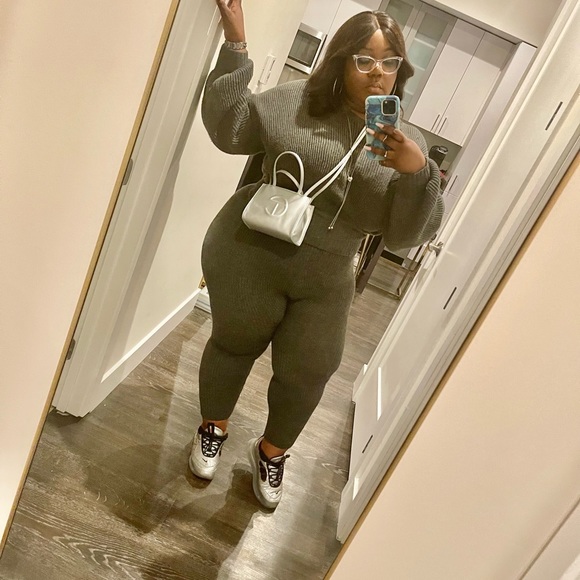 Meet your Posher, @kewtrouble - Picture 10 of 11